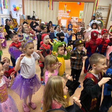 Karneval s klaunem z balonkova